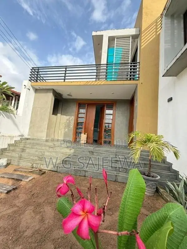 5Bedroom 3-storey house for sale udugampola, Gampaha