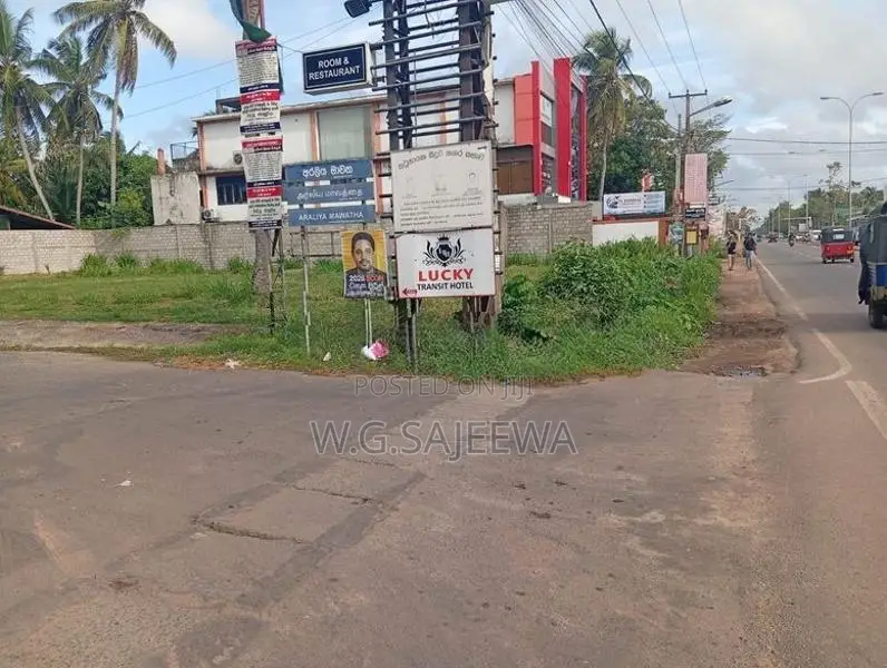 Main road facing 35perch land for sale seeduwa
