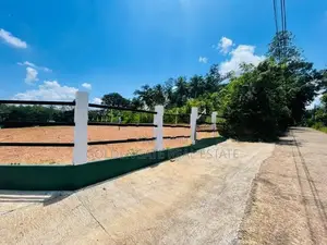 Kalagedihena නගරයෙන් නුවර පාරට කිට්ටුව ඉඩම