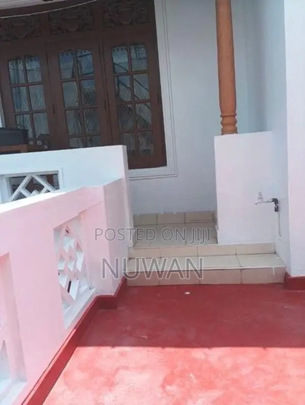 (78R744) Upper floor house in Colombo 09