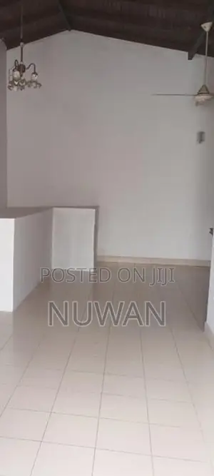(78R744) Upper floor house in Colombo 09