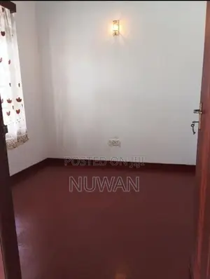 (78R744) Upper floor house in Colombo 09