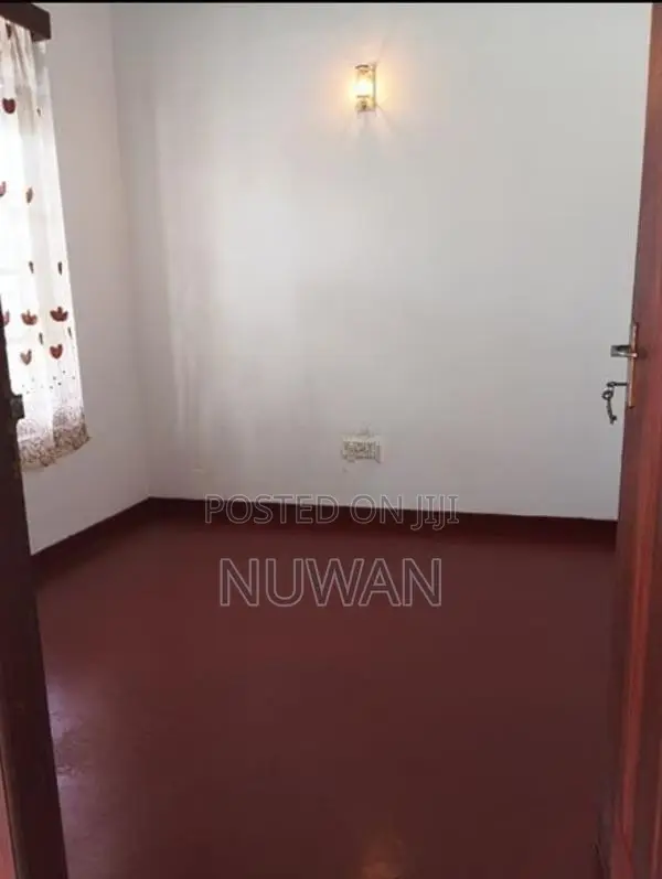 (78R744) Upper floor house in Colombo 09