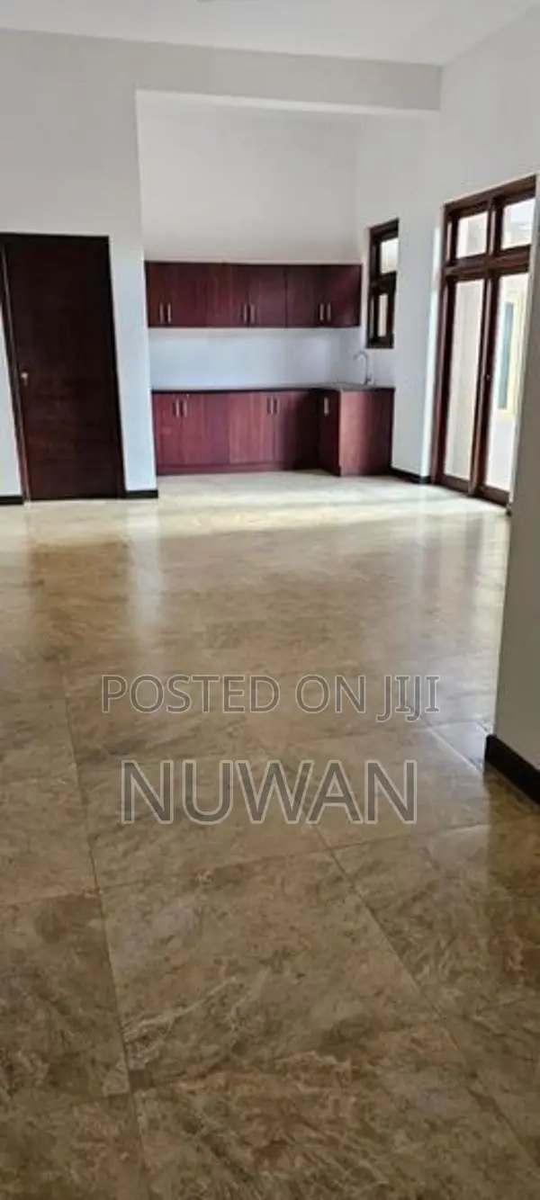 (DES7031) 3 Storied house in Dehiwala