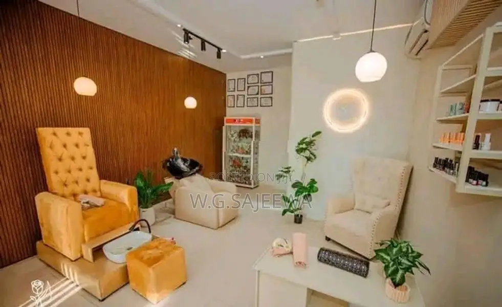 Commercial Building for rent in Ja Ela Town (Salon/ Office)