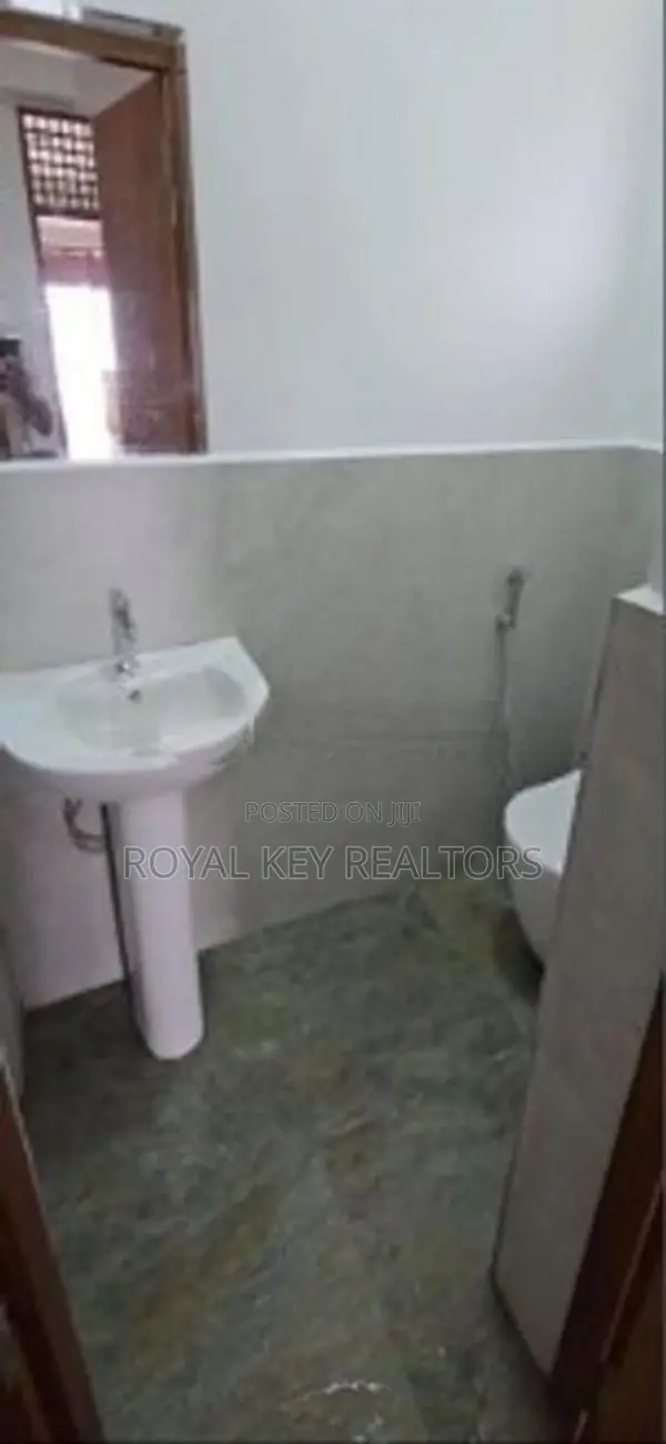 2,100 Sq Ft Commercial House For Rent In Colombo 04