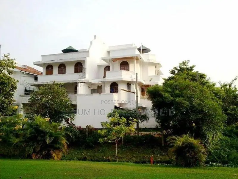 3,000 Sqft House For Rent in Lake Drive Colombo 08 [ 1175C ]