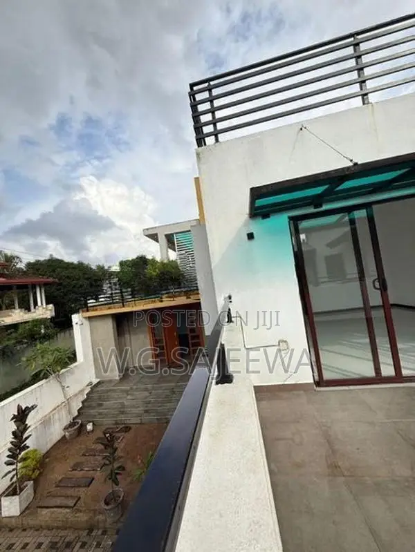 5Bedroom 3-storey house for sale udugampola, Gampaha HT