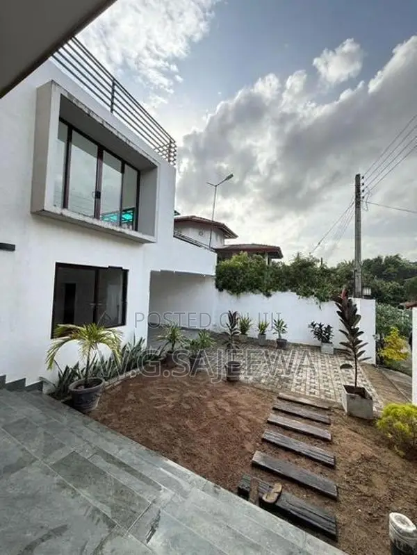 5Bedroom 3-storey house for sale udugampola, Gampaha HT