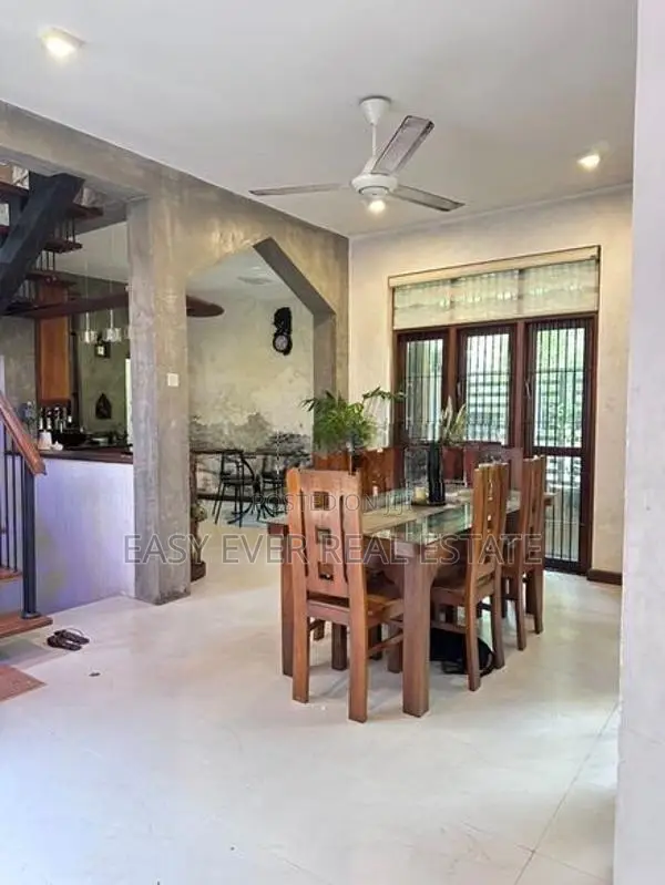 කඩවත මාවරමන්ඩියෙන් සම්පූර්ණ ගෘහ භාණ්ඩ සහිතව දෙමහල් නිවසක් විකිනීමට|