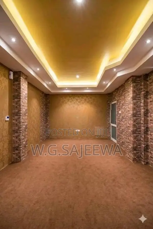 Main road facing Commercial Building for rent in Kelaniya