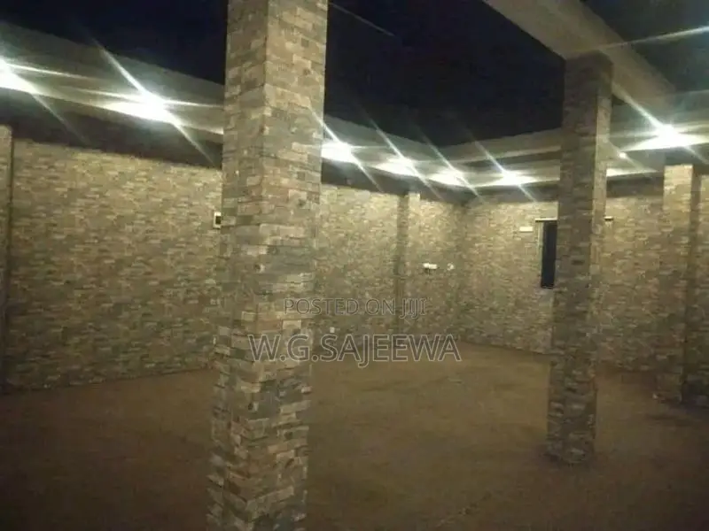 Main road facing Commercial Building for rent in Kelaniya