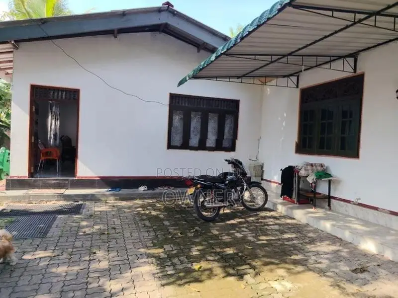 Single Story 03 Bedrooms House for Sale in Minuwangoda