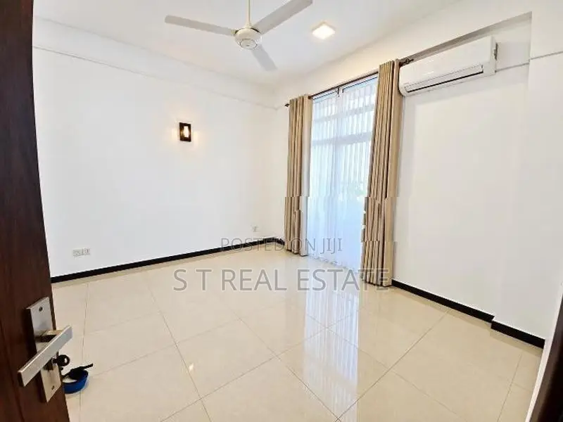 3BR Apartment For Sale in Mt Lavinia