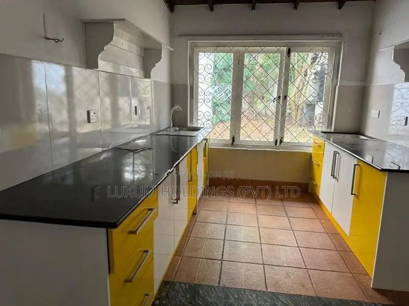 3,000 Sqft House For Rent In Flower Road Colombo 03 [ 2344 C ]