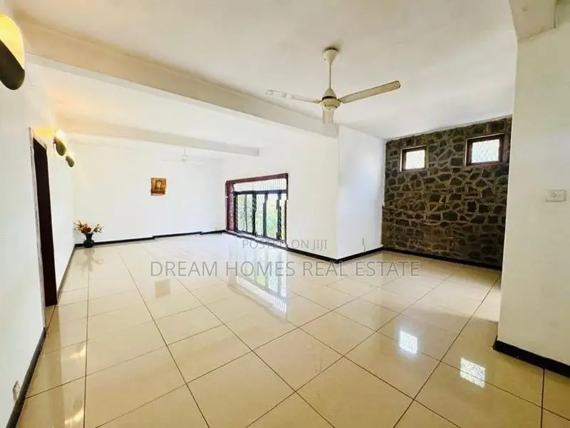 Prime Luxury Residence with Two Annexes for Sale in Colombo 06