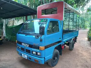 Isuzu ELF 1983 Lorry (Used)