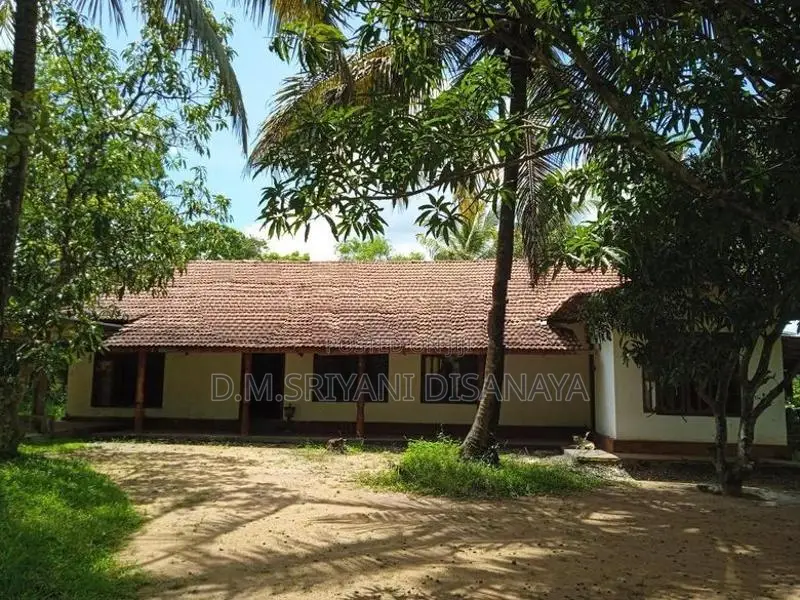 House with Land for Sale Nikaweratiya