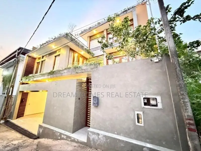 Scenic Luxury Home With Paddy Field Views – Pannipitiya