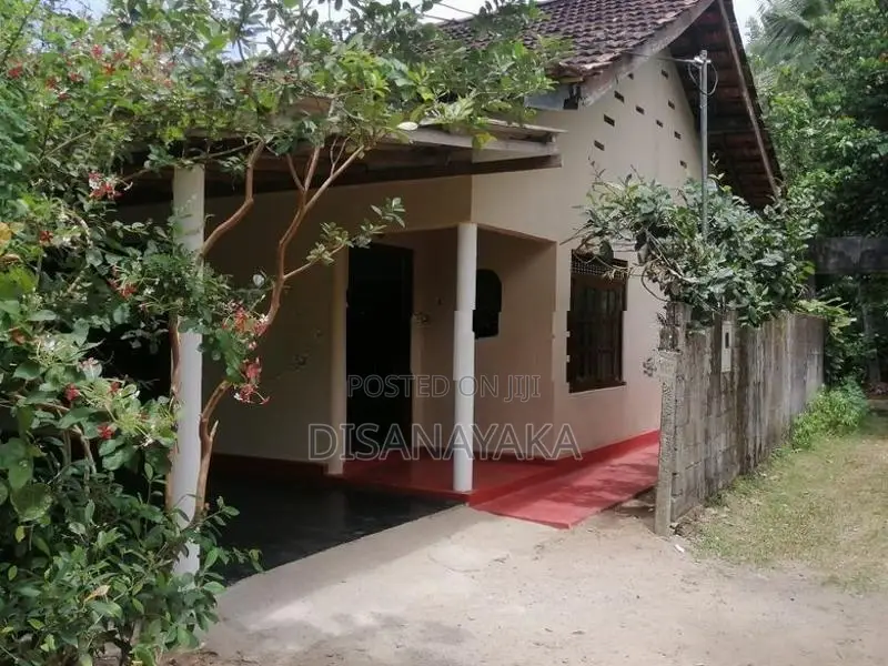 Single Story House for Sale Athurugiriya DS40130
