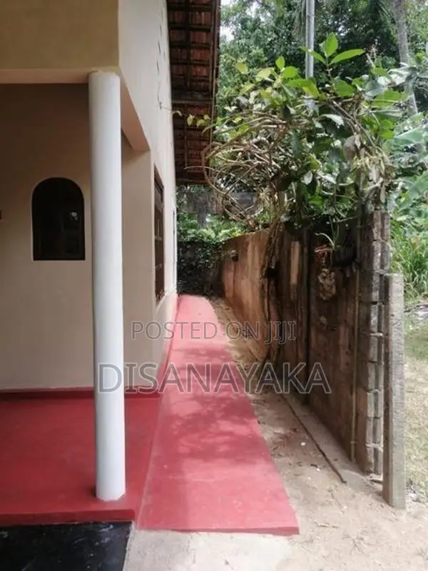 Single Story House for Sale Athurugiriya DS40130