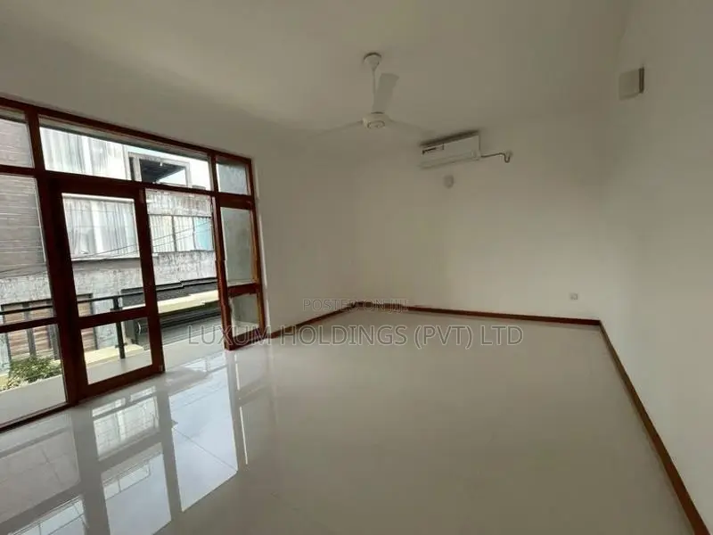 Modern A/C Office For Rent In Pelawatta Battaramulla [ 2275C ]