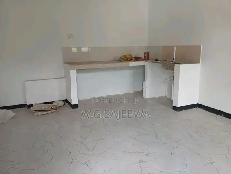 4 Rooms 2 Storey house rent in Katunayake (Residential or office Staff