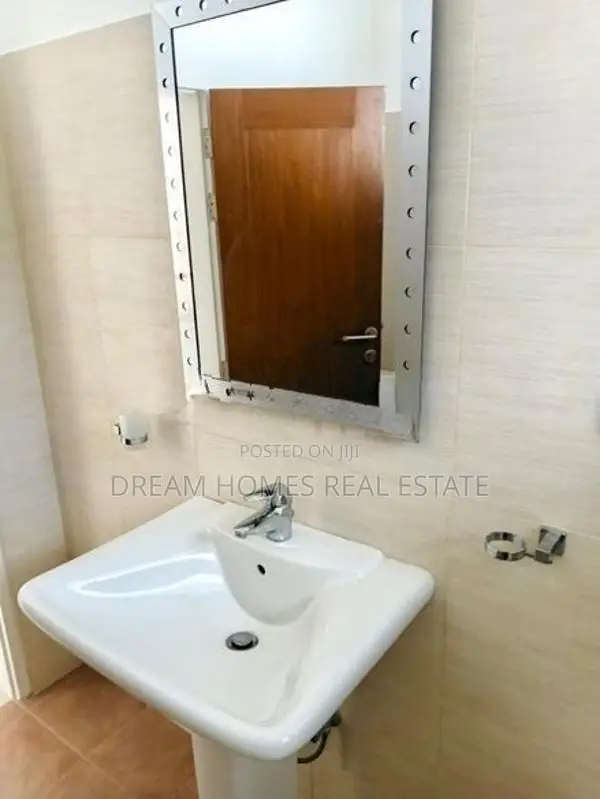 Luxury 4-Bedroom House For Sale In Nawala