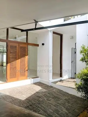 Luxury 4-Bedroom House For Sale In Nawala