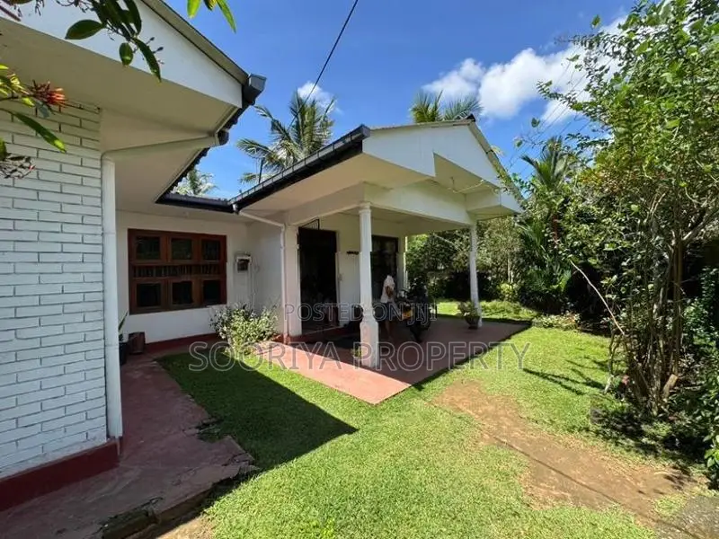 House with 14 Perches Land for Sale in Kottawa Town