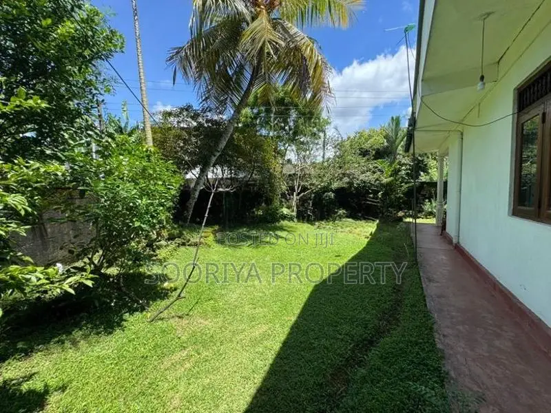 House with 14 Perches Land for Sale in Kottawa Town