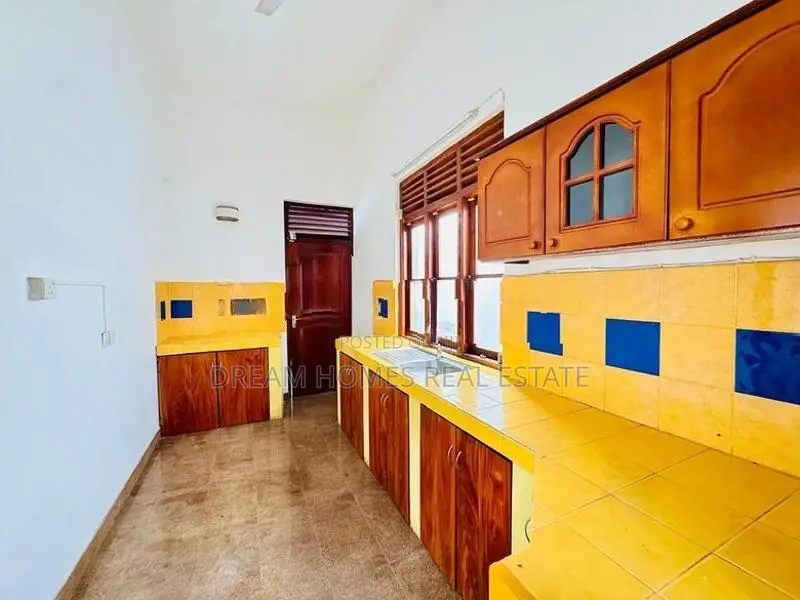 Luxury House For Sale In Battaramulla – 16 Perches