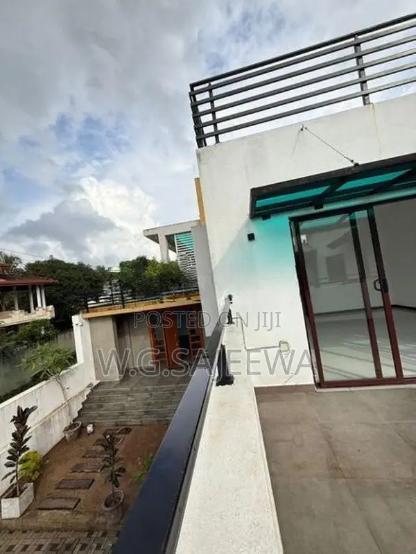 5 Bedroom Modern House for Sale Udugampola, Gampaha