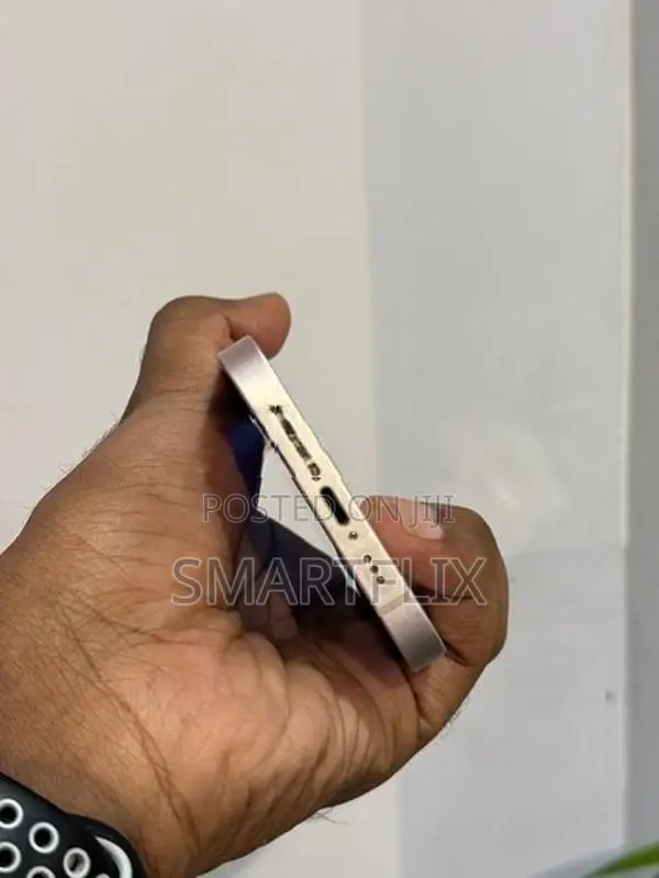 Apple iPhone 13 (Used)
