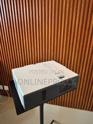 EIKI LC-WNB3000N Projector