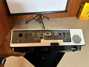 EIKI LC-WNB3000N Projector