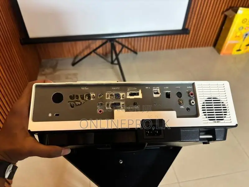 EIKI LC-WNB3000N Projector
