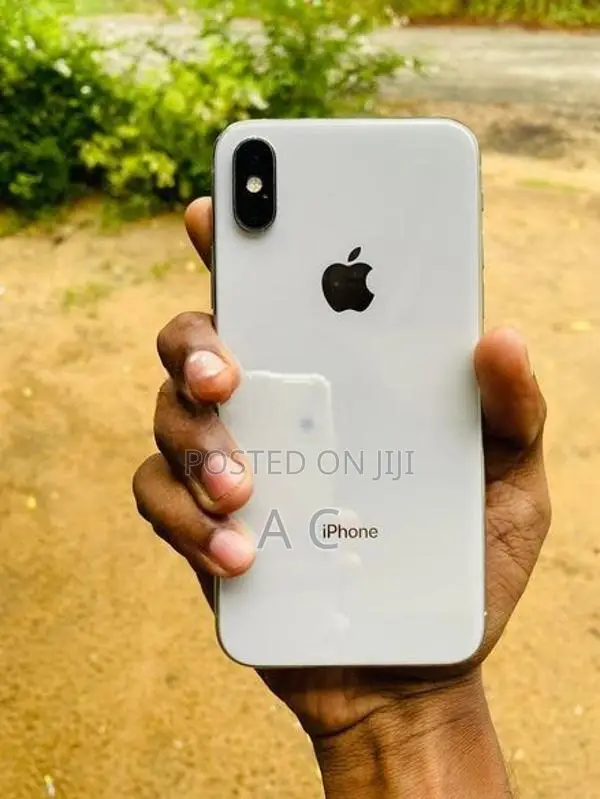 Apple iPhone XS 64GB (Used)