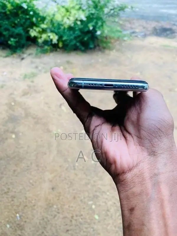 Apple iPhone XS 64GB (Used)