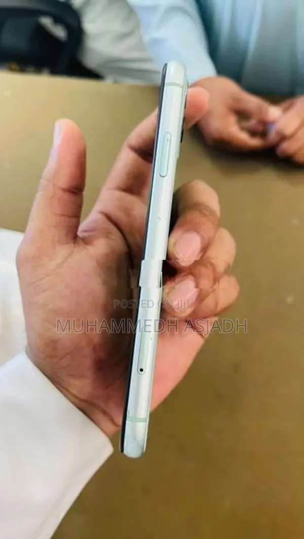 Apple iPhone 11 (Used)