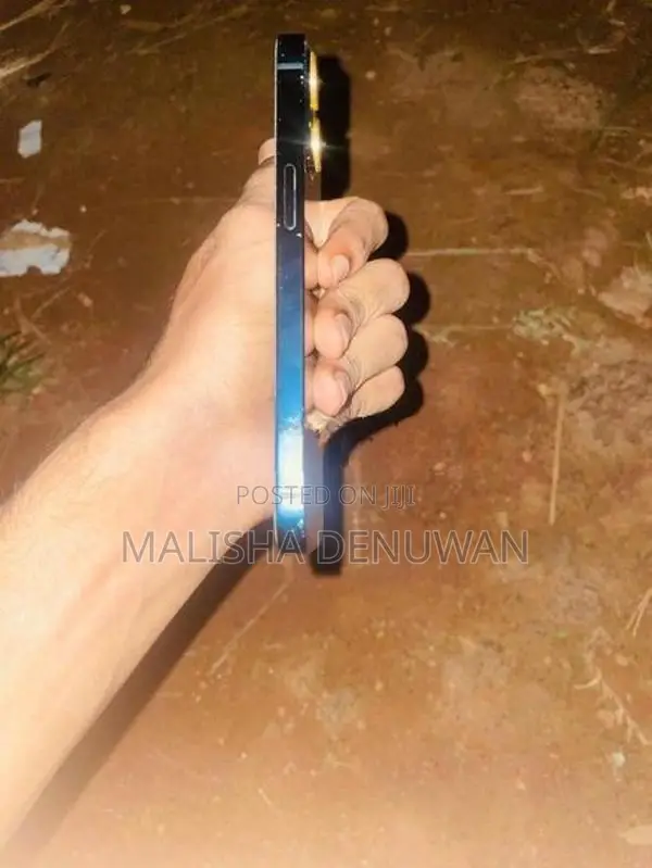 Apple iPhone 13 (Used)