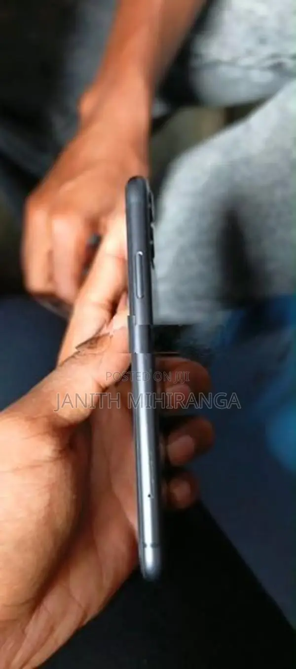 Apple iPhone 11 (Used)