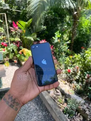 Apple iPhone SE 2 128GB (Used)