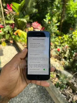 Apple iPhone SE 2 128GB (Used)