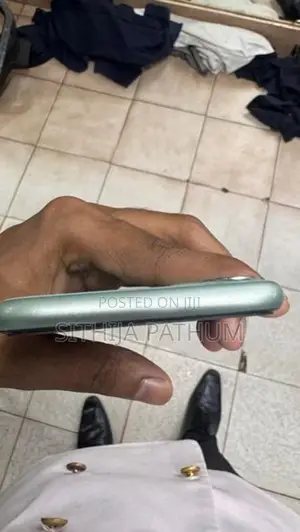 Apple iPhone 11 (Used)