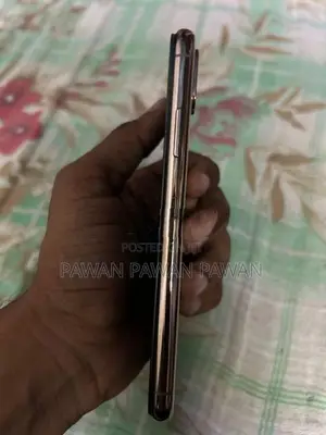 Apple iPhone XS (Used)