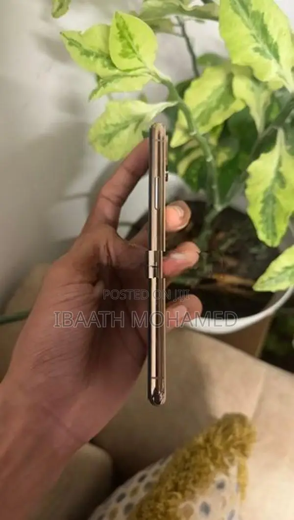 Apple iPhone XS (Used)