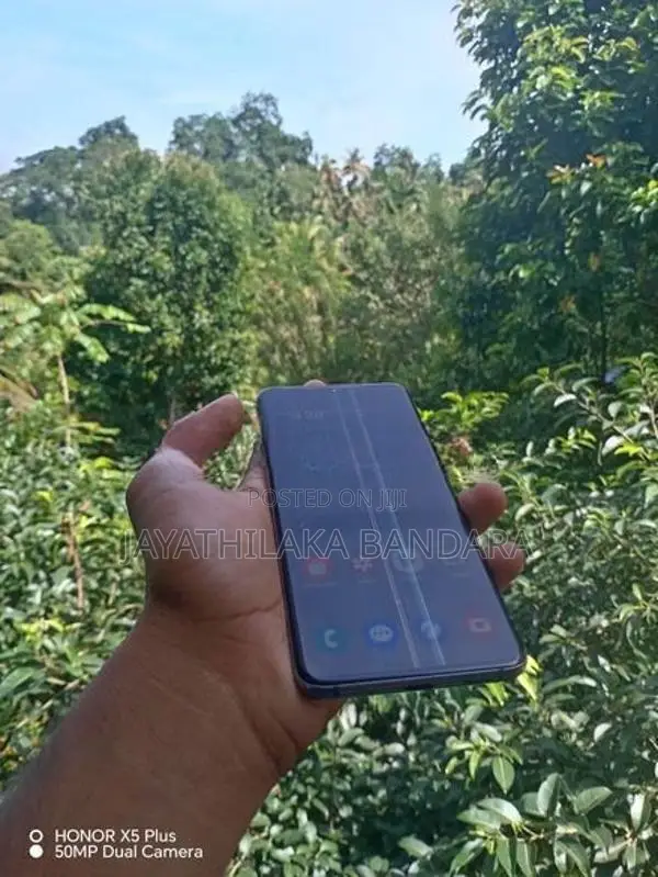 Samsung Galaxy S20 (Used)