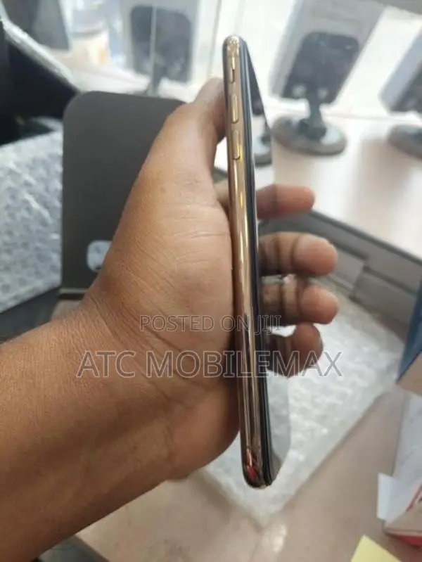 Apple iPhone XS Max (Used)