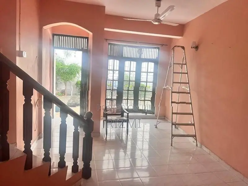 2 storey 4BR house for rent in at mount lavinia templers rd